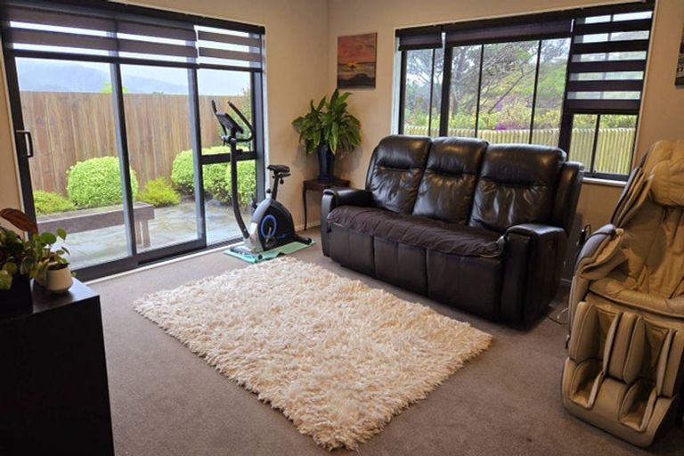 Photo of property in 22 Portmore Place, Grenada Village, Wellington, 6037