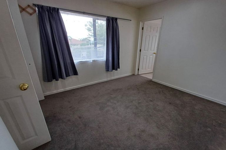 Photo of property in 12 Graham Collins Drive, Windsor Park, Auckland, 0632