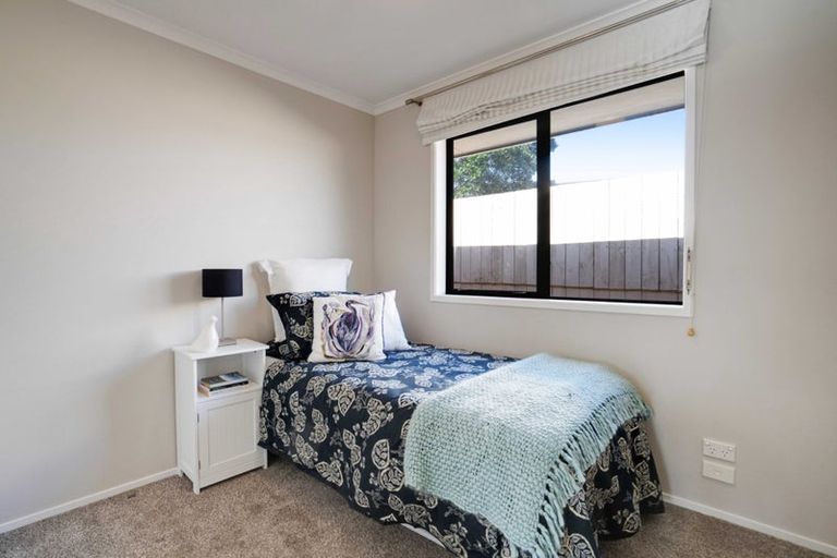 Photo of property in 27 Nimstedt Avenue, Oteha, Auckland, 0632