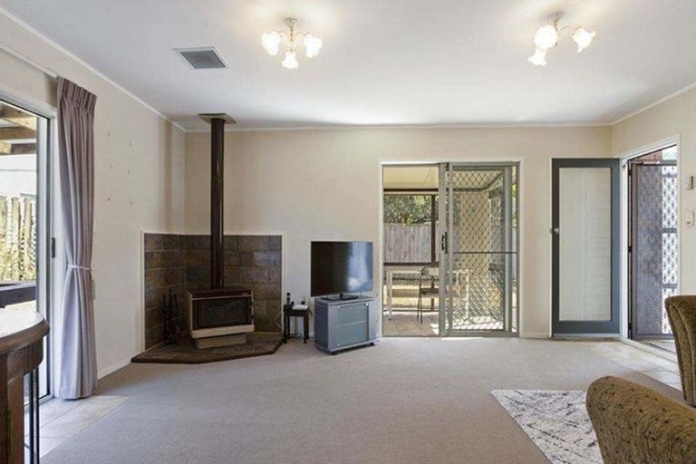 Photo of property in 2/5 Wanaka Place, Pakuranga Heights, Auckland, 2010