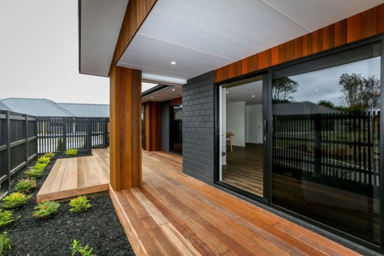 Photo of property in 4 Oliver O'leary Way, Westown, New Plymouth, 4310