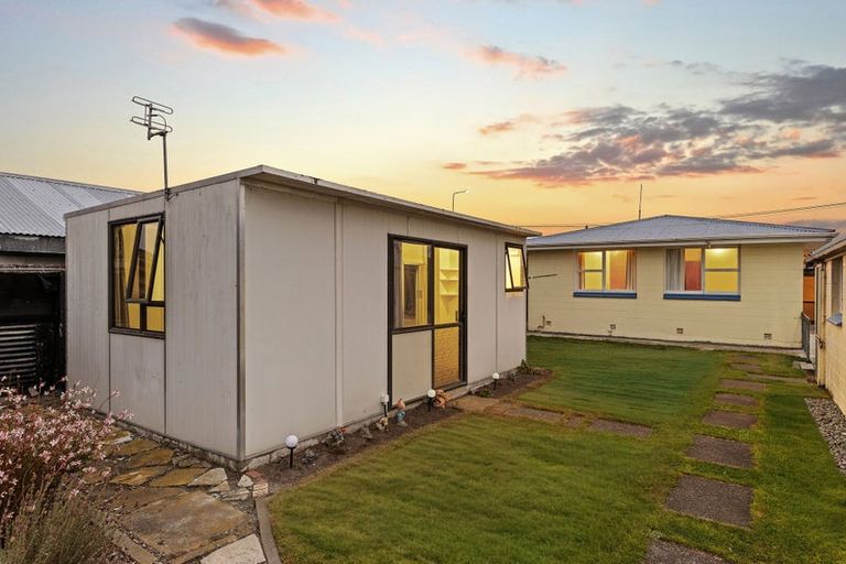 Photo of property in 23 Inwoods Road, Parklands, Christchurch, 8083