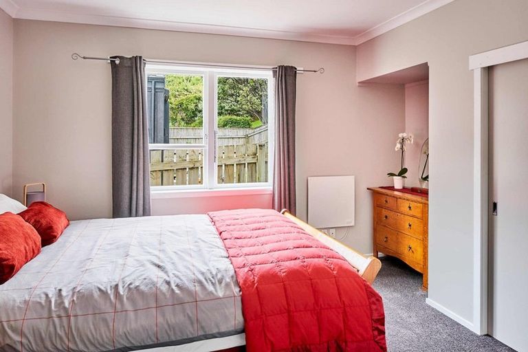 Photo of property in 10 Helen Street, Brooklyn, Wellington, 6021