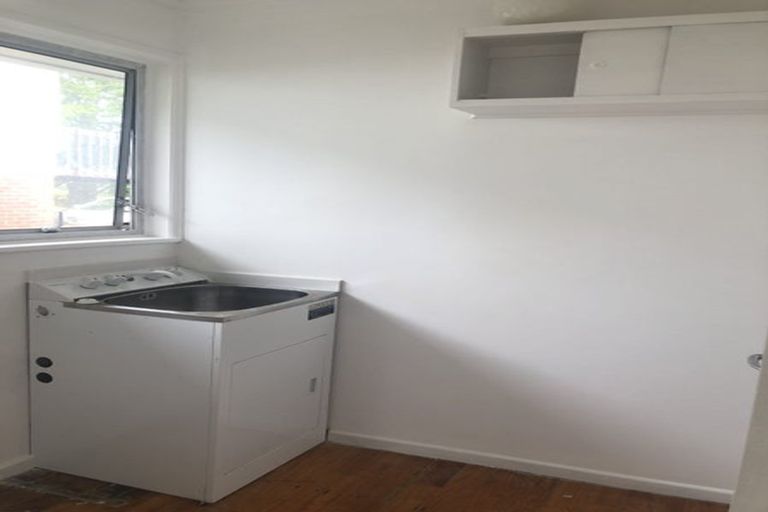 Photo of property in 1/12 Taynith Place, Glenfield, Auckland, 0629