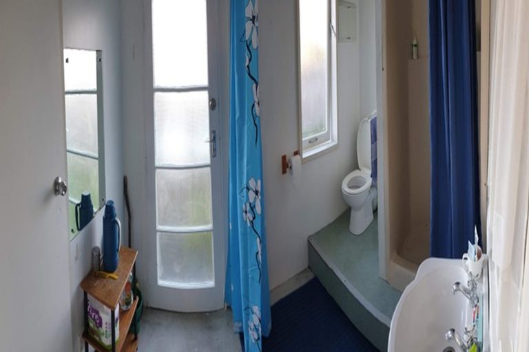 Photo of property in 21 High Road, Glenfield, Auckland, 0629