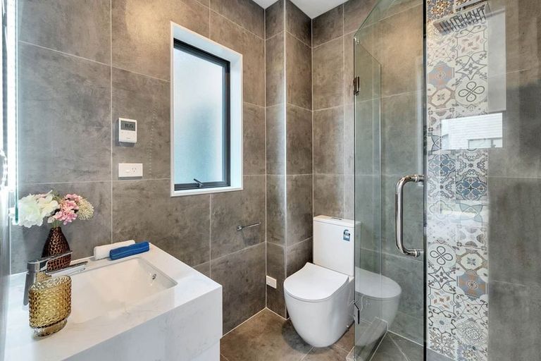 Photo of property in 15 Toanui Road, Hobsonville, Auckland, 0616