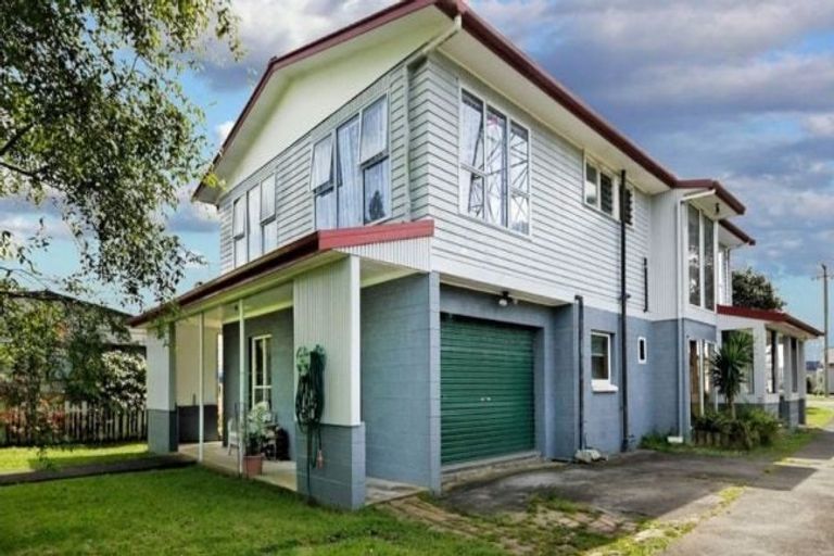 Photo of property in 46 Queen Mary Avenue, New Lynn, Auckland, 0600