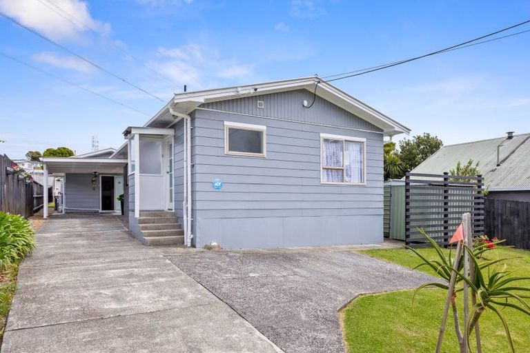 Photo of property in 3 Huruhuru Road, Massey, Auckland, 0614