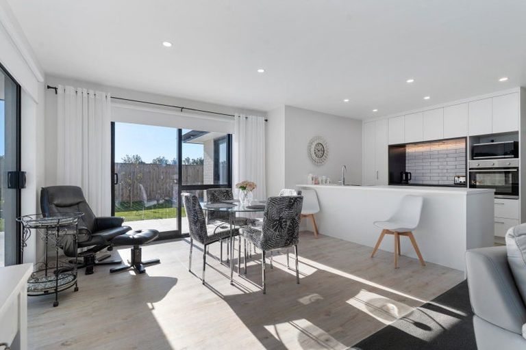 Photo of property in 6 Georgina Beyer Way, Carterton, 5713