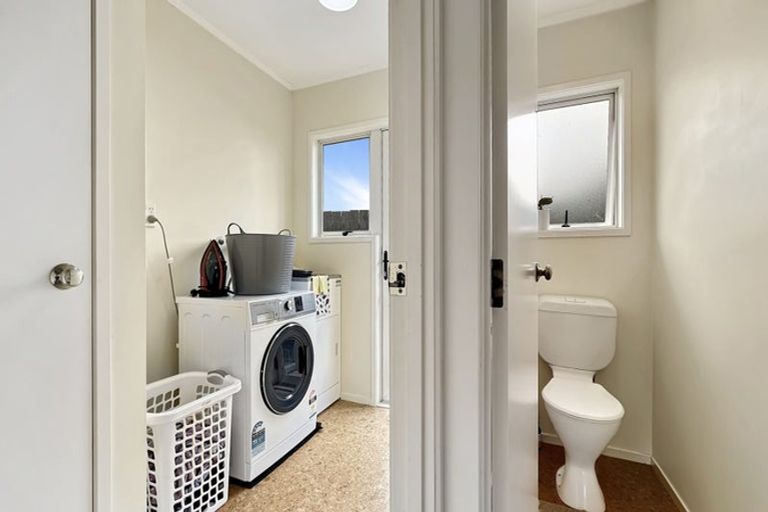 Photo of property in 2/49 Strid Road, Te Atatu South, Auckland, 0610