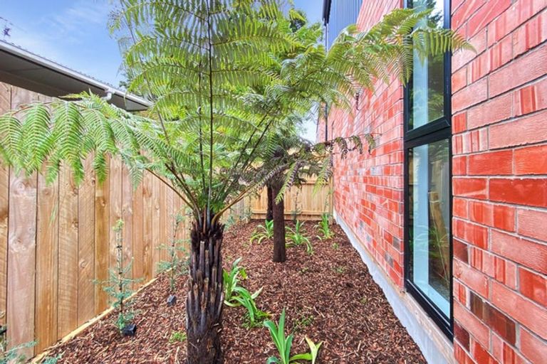 Photo of property in 8 Whakarato Way, Takanini, 2112