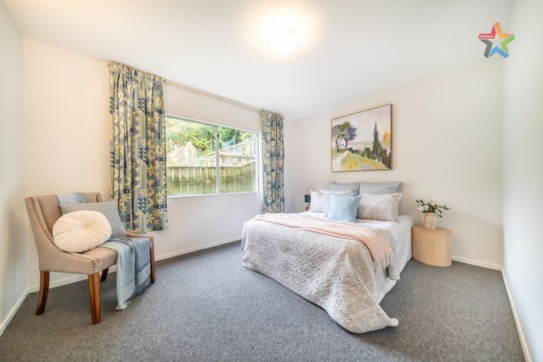 Photo of property in 102 Pinehaven Road, Pinehaven, Upper Hutt, 5019
