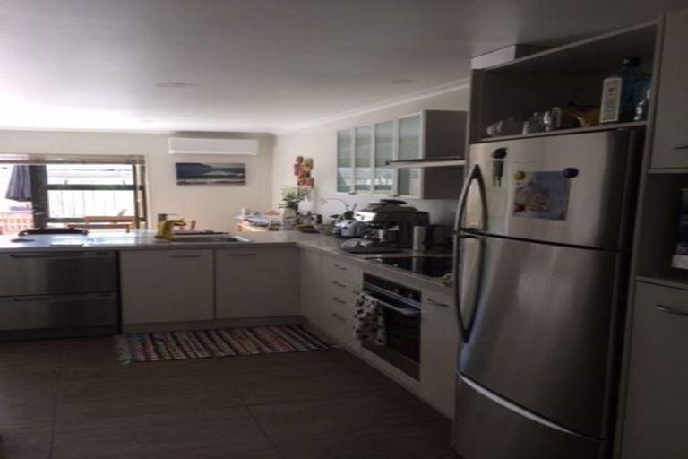 Photo of property in 10/17 Harbour View Road, Te Atatu Peninsula, Auckland, 0610