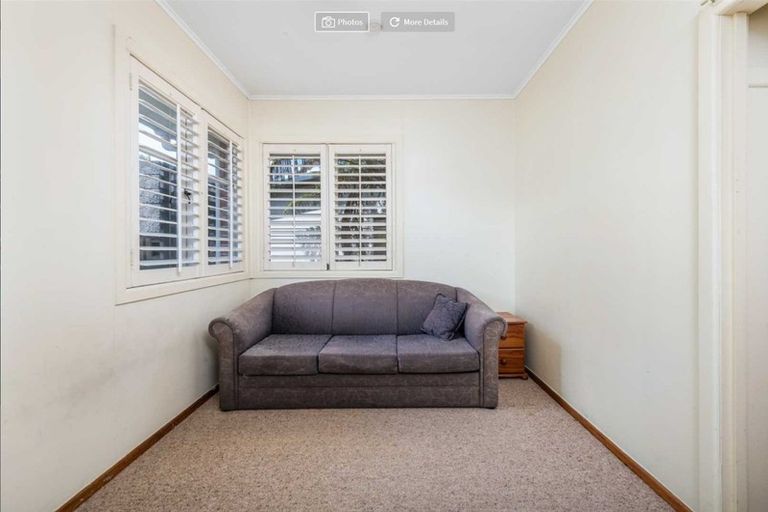 Photo of property in 9 Paton Avenue, Te Atatu South, Auckland, 0610