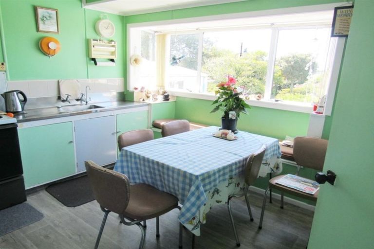 Photo of property in 16 Mason Road, Hawera, 4674