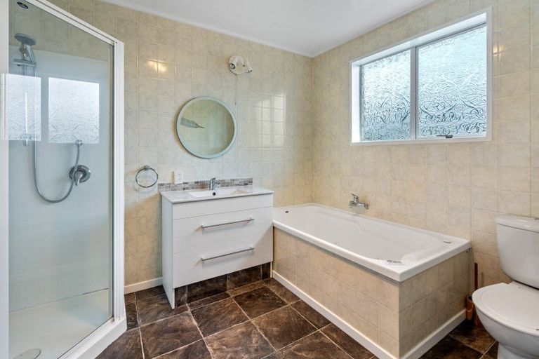 Photo of property in 10 Kilgour Street, Waihola, Milton, 9073