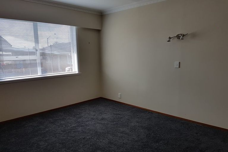Photo of property in 2 Great South Road, Papakura, 2110