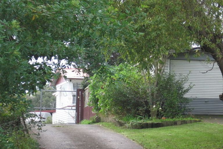 Photo of property in 35 Dellwood Avenue, Henderson, Auckland, 0612