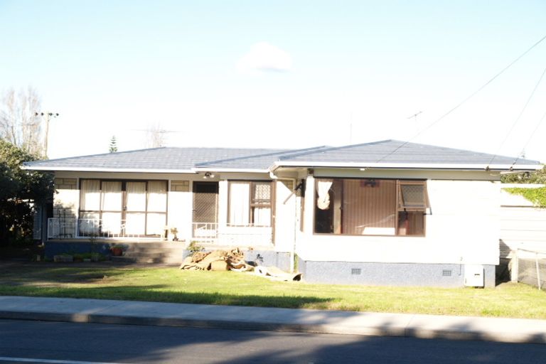 Photo of property in 320 Massey Road, Mangere East, Auckland, 2024
