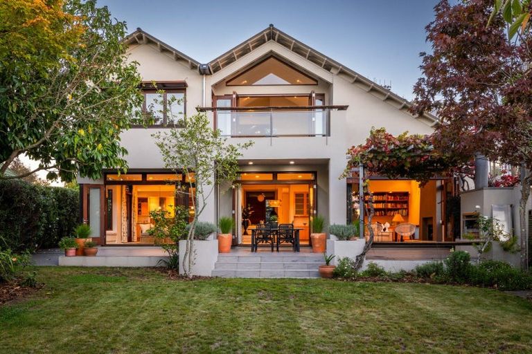 Photo of property in 1a Gillean Street, Havelock North, 4130