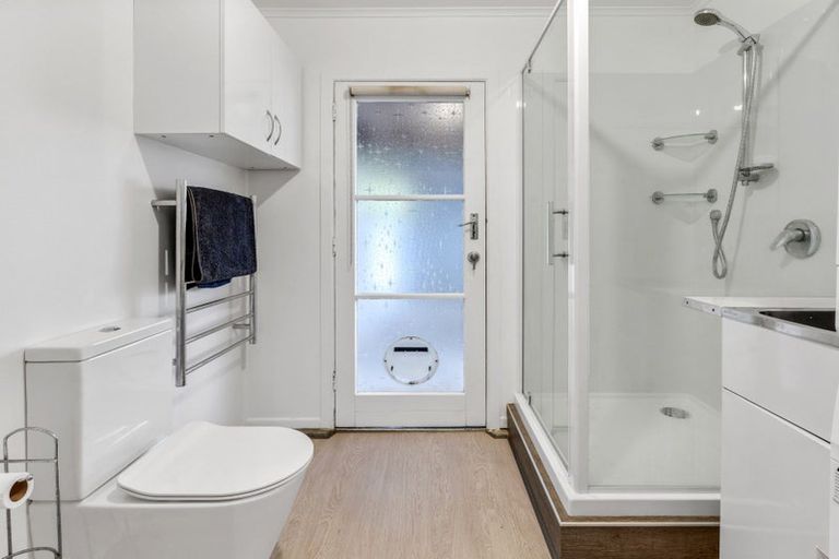 Photo of property in 2/3 Pohutukawa Avenue, Shelly Park, Auckland, 2014