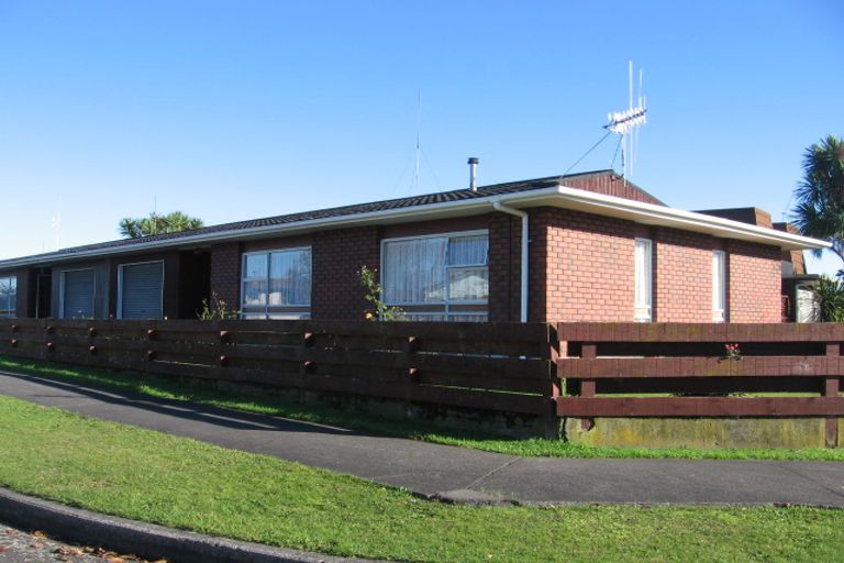 Photo of property in 2 Moyne Avenue, Milson, Palmerston North, 4414