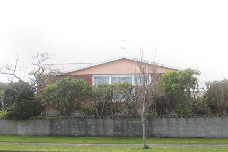 Photo of property in 22 Oberon Street, Stratford, 4332