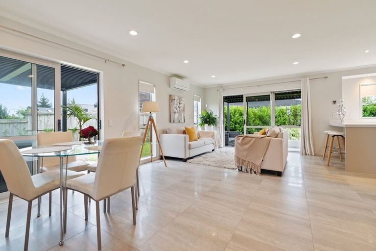 Photo of property in 32 Bayvista Drive, Karaka, Papakura, 2113