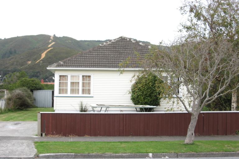 Photo of property in 38 Hewer Crescent, Naenae, Lower Hutt, 5011