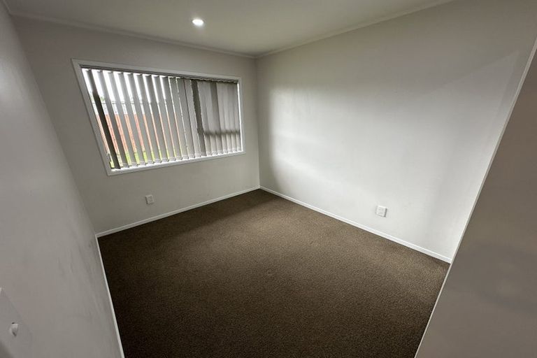 Photo of property in 2/78 Prince Regent Drive, Half Moon Bay, Auckland, 2012