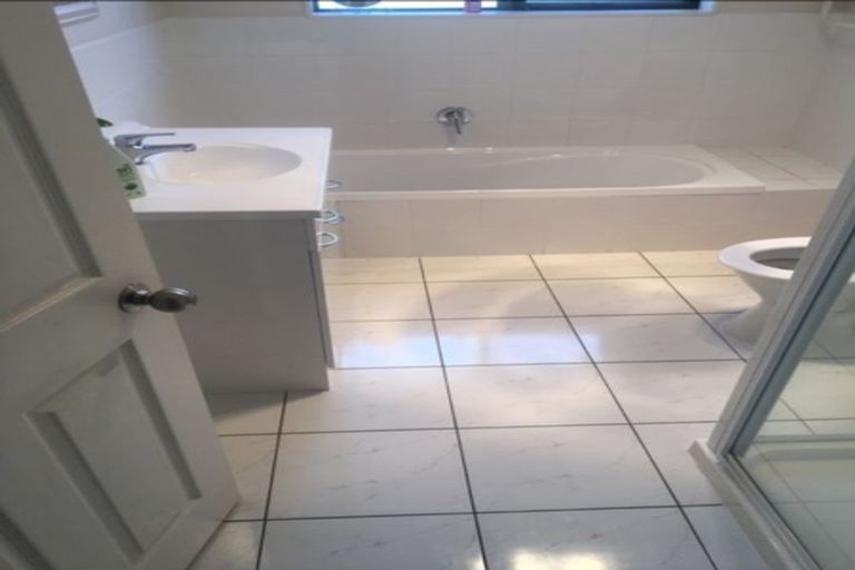 Photo of property in 22 Gendo Avenue, Henderson, Auckland, 0612