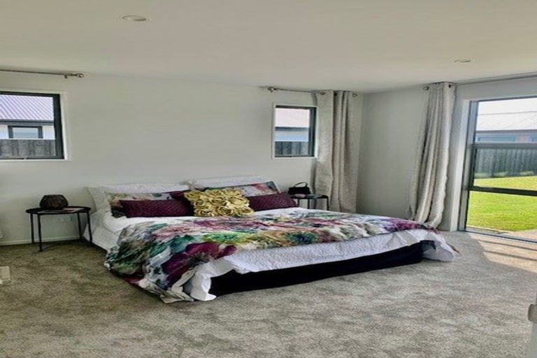 Photo of property in 10 Mccahon Drive, Rangiora, 7400