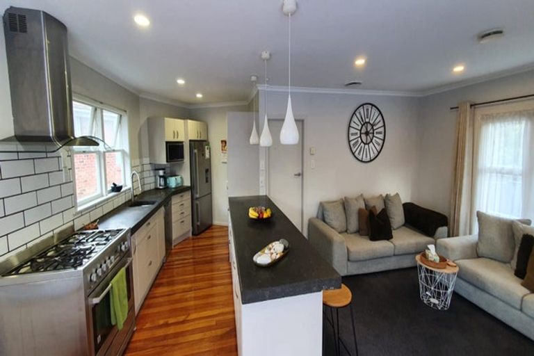 Photo of property in 2/34 Valley View Road, Glenfield, Auckland, 0629