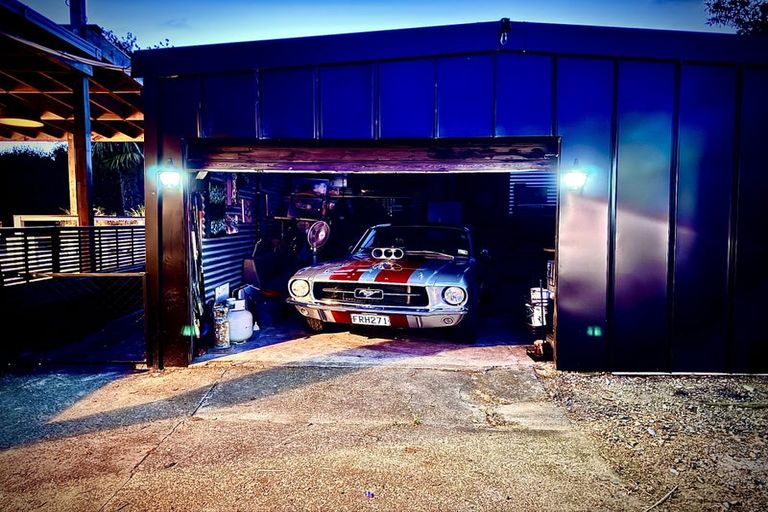 Photo of property in 50 Great North Road, Riverhead, 0820