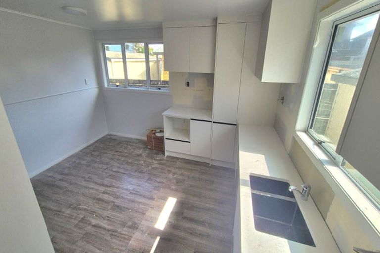 Photo of property in 20 Farnborough Crescent, Mangere, Auckland, 2022