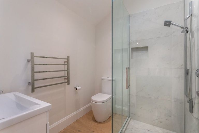 Photo of property in 43 Kent Terrace, Riverhead, 0820