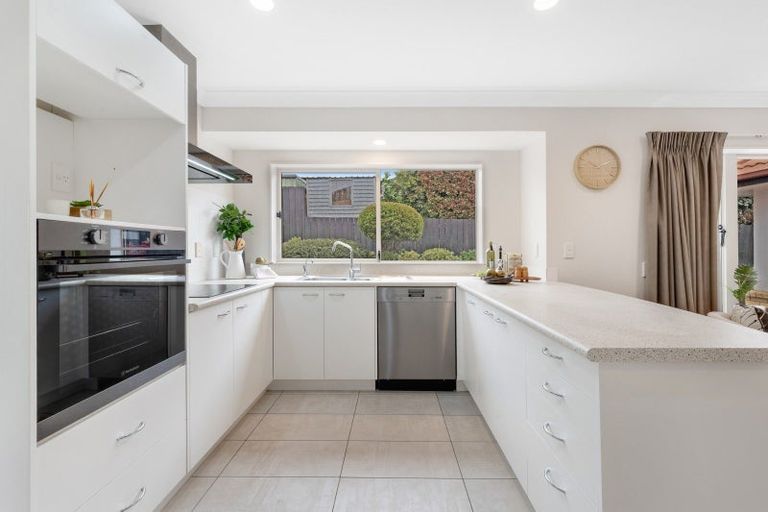 Photo of property in 9 Kentia Way, Somerville, Auckland, 2014