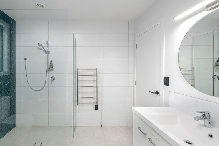 Photo of property in 15 Lady Jocelyn Place, Whitianga, 3510