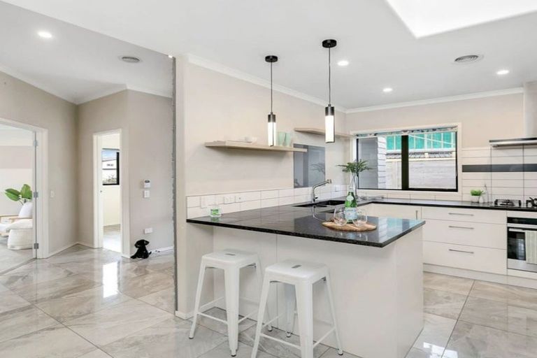 Photo of property in 117 Queen Charlotte Drive, Aotea, Porirua, 5024