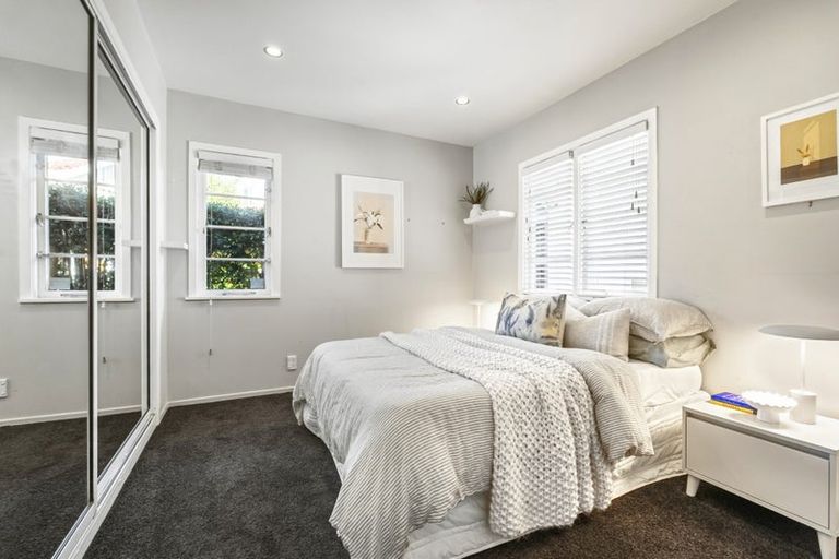 Photo of property in 2/81 Sylvan Avenue, Northcote, Auckland, 0627