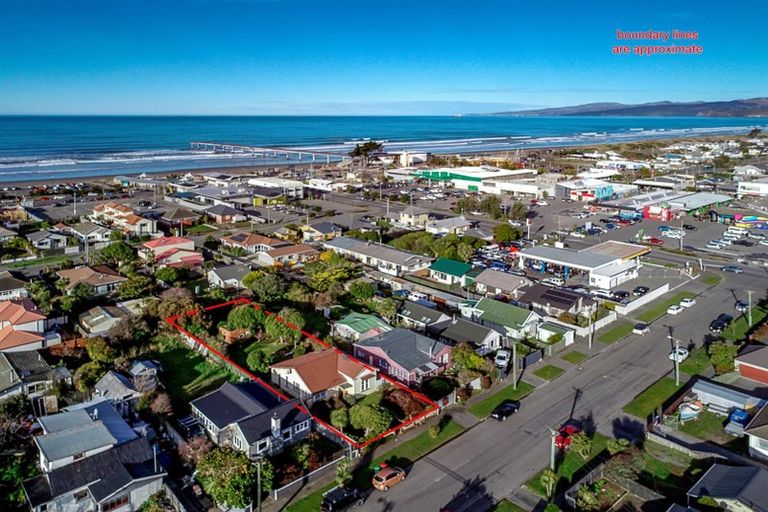 Photo of property in 23 Howe Street, New Brighton, Christchurch, 8083