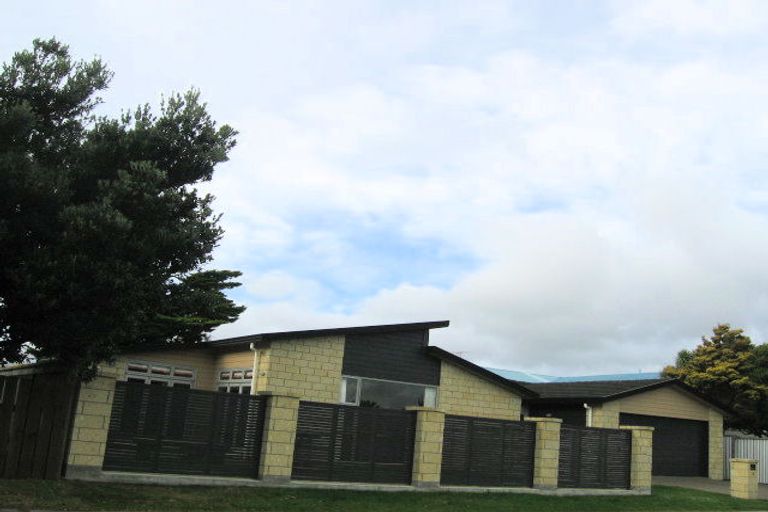 Photo of property in 4 Taheke Street, Paraparaumu Beach, Paraparaumu, 5032