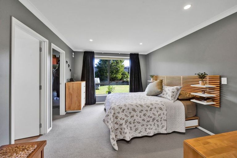 Photo of property in 21 Montague Grove, Stratford, 4332