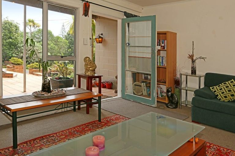 Photo of property in 813 Te Atatu Road, Te Atatu Peninsula, Auckland, 0610