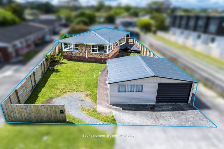 Photo of property in 39 Harrington Road, Henderson, Auckland, 0610