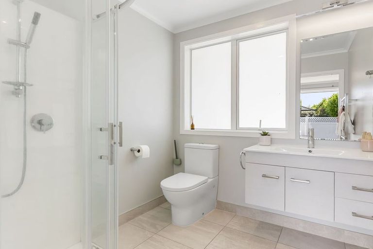 Photo of property in 13 Dida Park Drive, Kumeu, 0810
