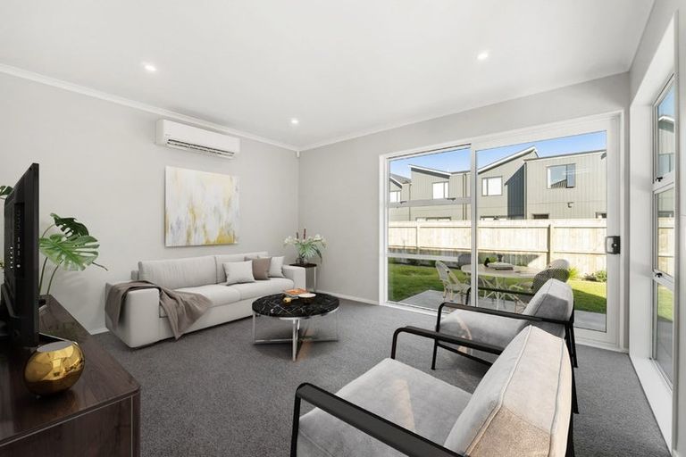 Photo of property in 11 Owen Chapman Drive, Red Beach, 0932