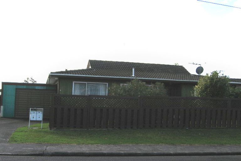 Photo of property in 1a/1 Amberley Avenue, Te Atatu South, Auckland, 0610
