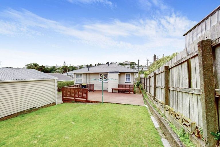 Photo of property in 41 Kenmore Street, Newlands, Wellington, 6037