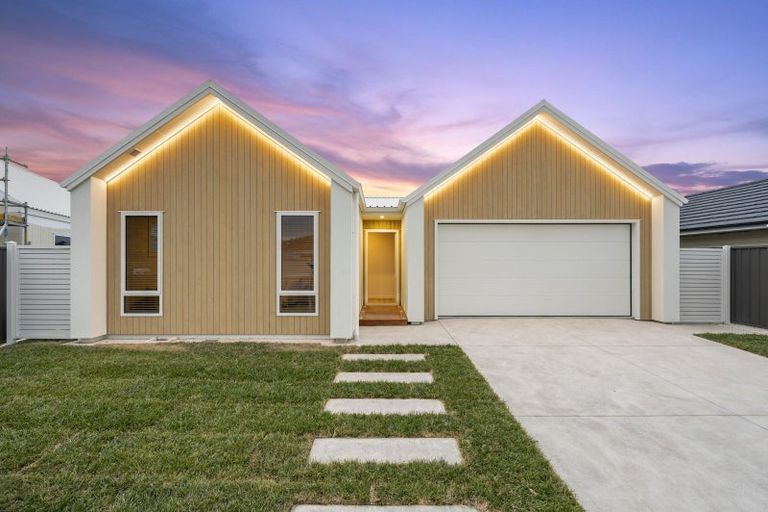 Photo of property in 102 Pelorus Avenue, Poraiti, Napier, 4182